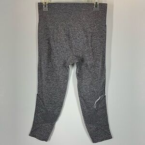 PINK Victoria’s Secret Gray Seamless Mesh Capris Legging (NO SIZE TAG)